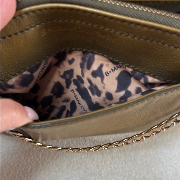 B. Makowsky Olive green Crossbody Bag with Chain Detail - Picture 3 of 10